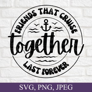Puede incluir: Diseño gráfico en blanco y negro con el texto "Friends that cruise together last forever". El diseño presenta un ancla, olas y gaviotas.