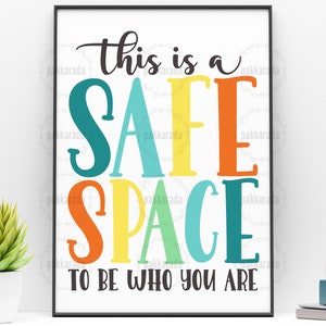 Dies ist ein sicherer Raum zu sein wer Du bist Svg, Klassenzimmer Dekor, Digitaldruck Svg, Playroom Dekor, Be Yourself Wall Art Design, Svg für Cricut