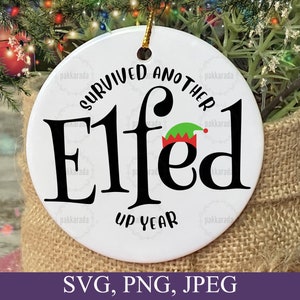 J'ai survécu à une autre année elfique, Svg drôle de décoration de Noël en famille, Svg de chemise de Noël en famille, Svg d'ornements de cercle 2025 pour Cricut