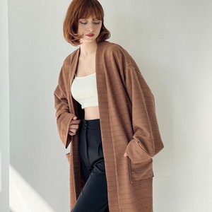 Buttonless Long Kimono Top, Unisex Lightweight Overcoat with Pockets | Unisex One Size Long Sleeve Kimono | Retrobird | Robes