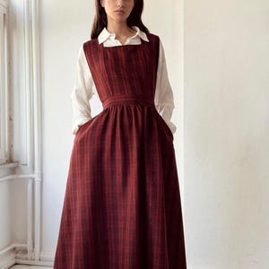 Abito scamiciato midi Retrobird Rust – Abito lungo con bottoni Mandy nei toni caldi della terra – Abito scamiciato midi