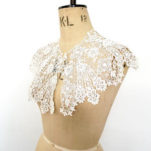 vintage / antique lace collar