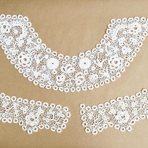 vintage / antique lace collar and pockets