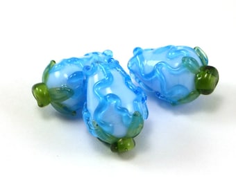 Artesano de vidrio hecho a mano, capullo de flor, cuentas, lampwork, mar, cielo, flor azul, joyería floral, pendientes, colgante, fabricación de hojas verdes, lampwork, cuenta, rosa