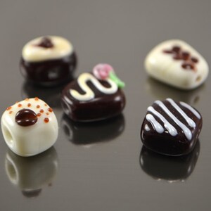 Jedzenie Lampwork ciasto koraliki szklane brownie cukierki lampwork cukierki słodycze ciasto biżuteria dla dzieci domek dla lalek miniatura ręcznie robione koraliki zestaw koralików brązowy koralik