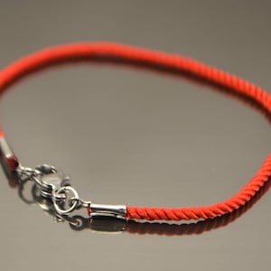 Rött sidenarmband kabbalaarmband kabbala smycken med röda strängar skyddsarmband i rostfritt stål present till honom present till henne små presenter