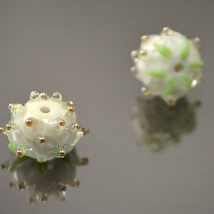 Flower beads, Handmade flower lampwork beads, Lampwork flower, Glass flower beads, Artisan lampwork beads, Floral Lampwork, white