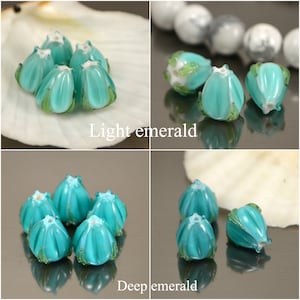 Emerald flower bud beads, Lampwork Floral bead, Green lampwork flower, 12mm flower beads, Artisan lampwork, Beads for making jewelry