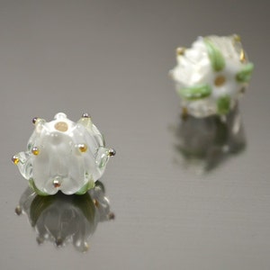 Flower lampwork beads, Handmade flower lampwork beads, lampwork flower, Artisan glass beads, Floral beads, flower glass beads, white beads