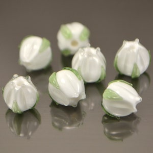 Handmade white lampwork flower beads, Set of 6pcs, Artisan lampwork White glass flower bead green leaf Small floral beads for jewelry making