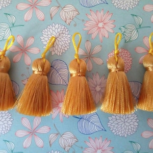3 cm gold gelbe Seidenquaste mit kleiner Schlaufe, Kurze Quasten, Winzige Quasten, Mini-Quasten, Quasten Home, Mala, Quasten