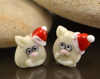 Cuentas de cristal navideñas con forma de gato, cuentas de cristal de Murano hechas a mano, abalorios artesanales de cristal de Murano, cuentas de animales beige y rojo, miniatura de gato navideño.