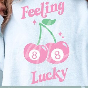 Feeling Lucky Cherrys 8 svg, Feeling Lucky Cherrys 8 png, Gefühl Glücksbündel, Gefühl Glück trendiges svg, Feelin Lucky Cherry Download SVG