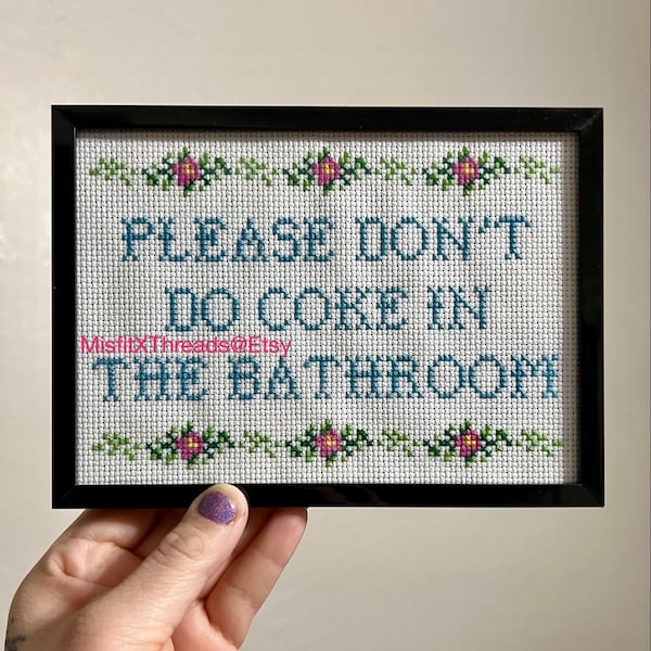 Por favor, no tomes Coca-Cola en el baño - Punto de cruz completo