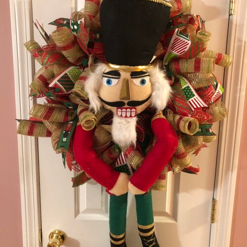 Christmas nutcracker wreath, holiday nutcracker, Christmas wreath, nutcracker shops decor