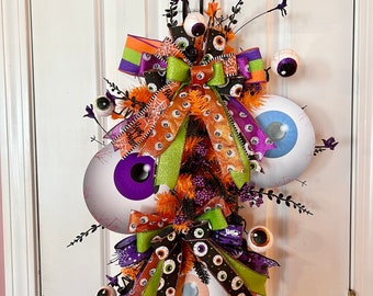 Halloween wreath, Halloween swag, eye ball halloween decor, Halloween decor, Halloween decorations, front door decor