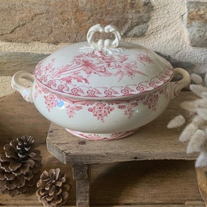 Old soup in pink iron earth choisy le roi, soupière with pink decoration in iron earth of the manufacture choisy le roi