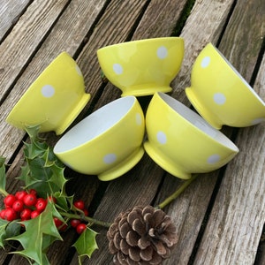 Set of 5 small old Lonchamp yellow porcelain bowls with polka dots, 5 bowls with yellow and white polka dots longchamp