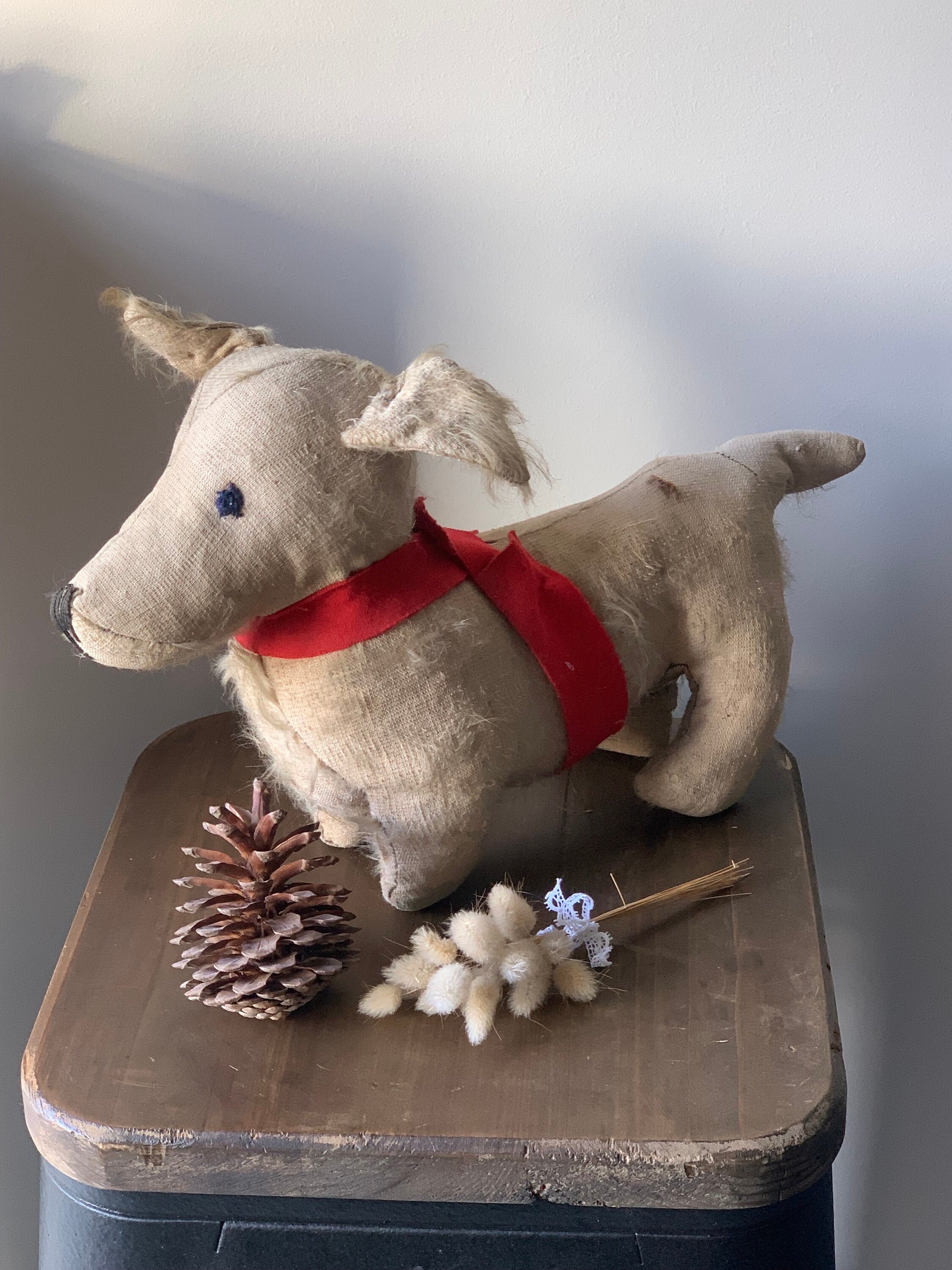 Vieux Chien En Peluche De Paille – Déco Vintage Et Rustique