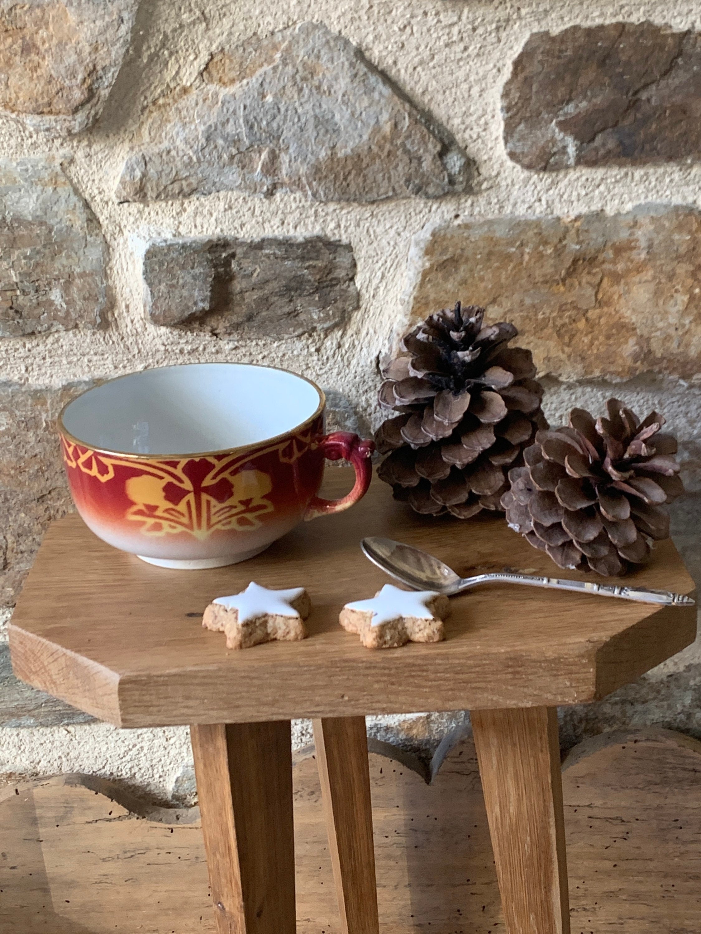 Tasse à Chocolat ou Pour Le Thé en Faience Décor Arabesque et Dorure sur Rebord, Grande Tasse Chocol