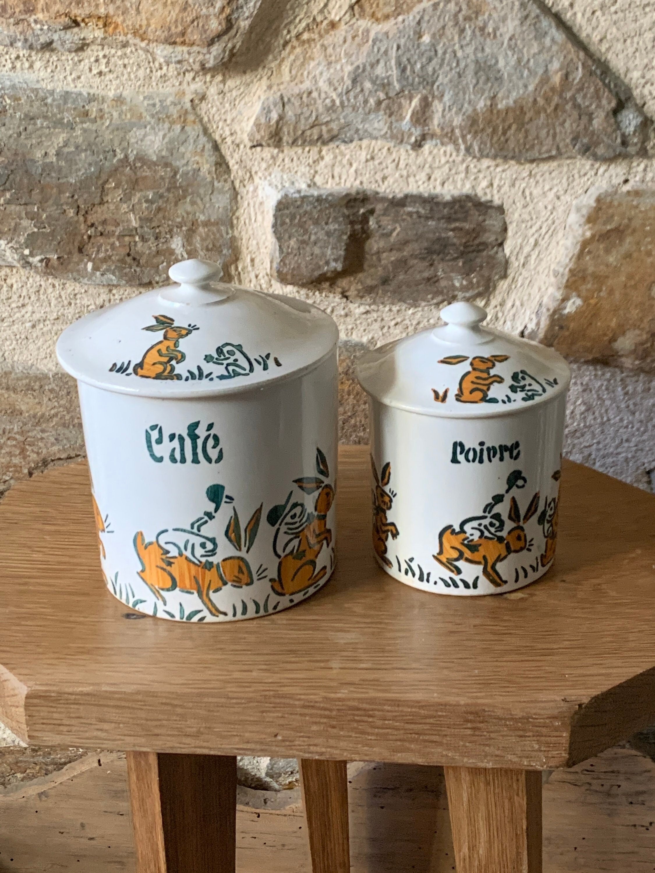 2 Pots à Épices Givors France Au Décor de Lapin et Grenouille , 2 Poivre Café Givors