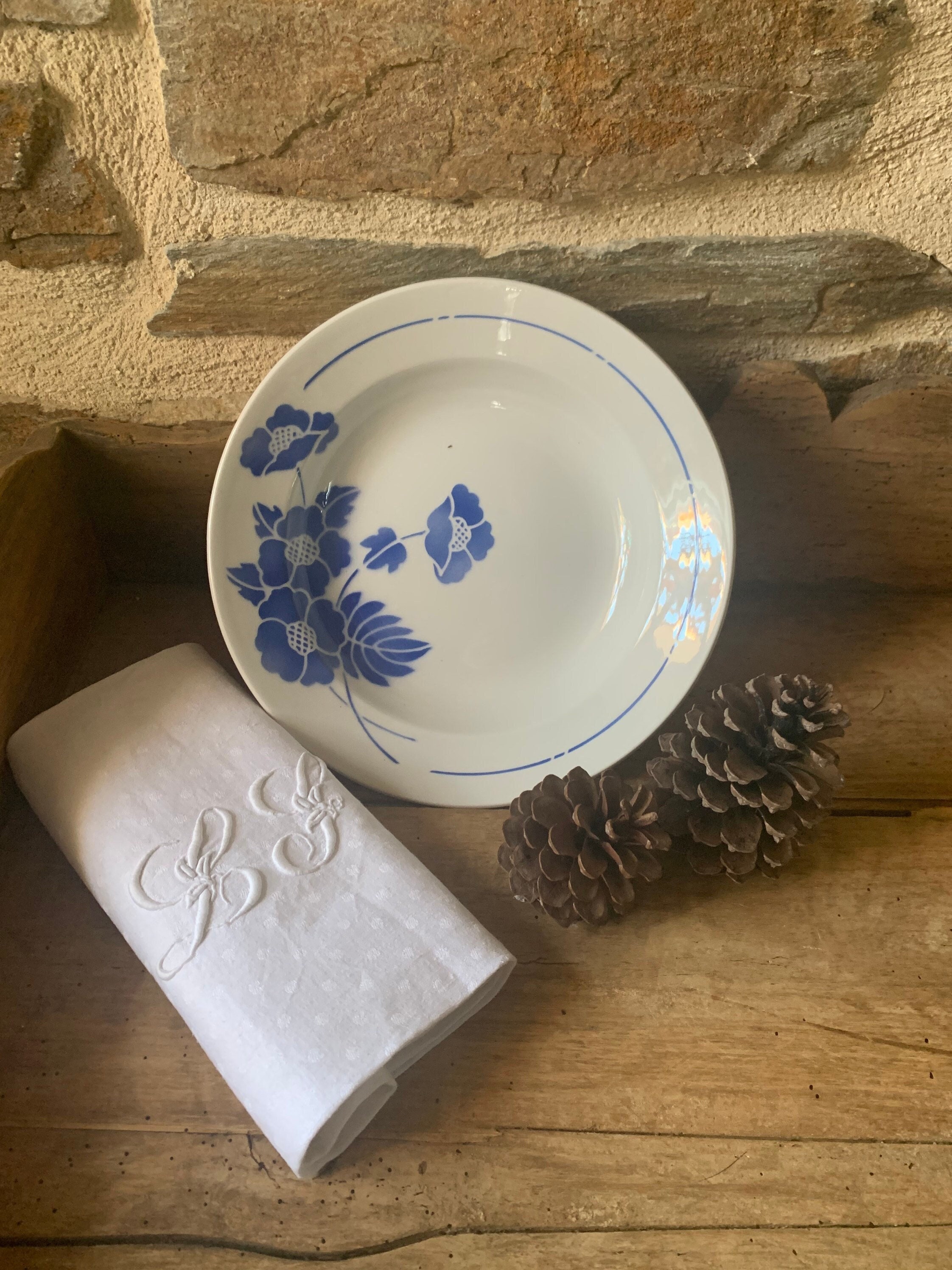 Plat Rond Modèle Edmond Moulin Des Loups Au Décor Bleu , Plat Creux et Edmond Moulins Loups