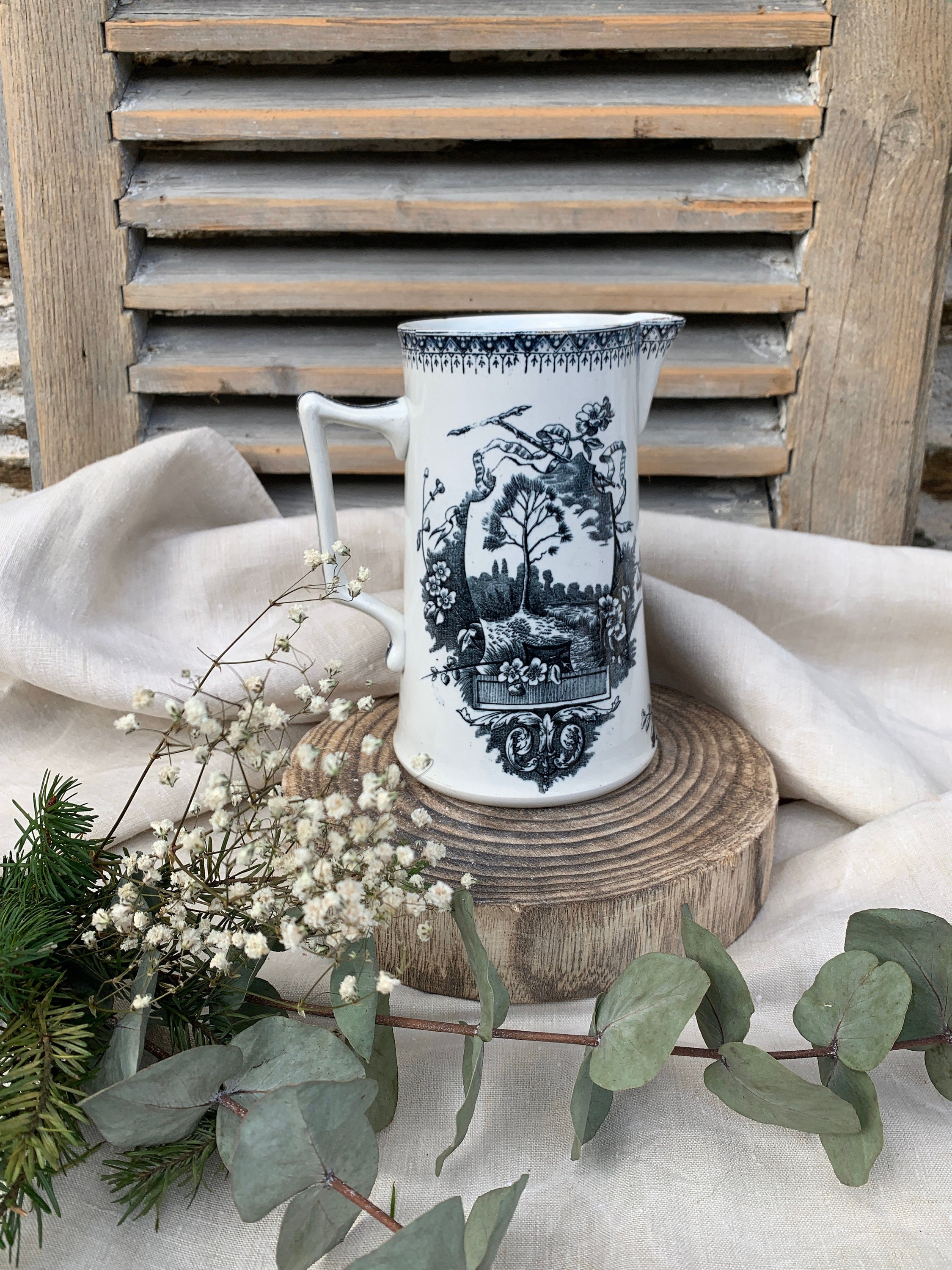 Pichet Saint Amand , Noir et Blanc, Saint Amand, Pitcher, Pouring Pitcher, Campagne Chic, Verseuse, 