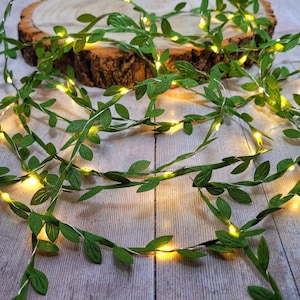 Guirnalda de luces verdes con forma de enredadera - Decoración rústica bohemia para mesa - Centro de mesa con vegetación para bodas inspiradas en el bosque - Guirnalda LED botánica