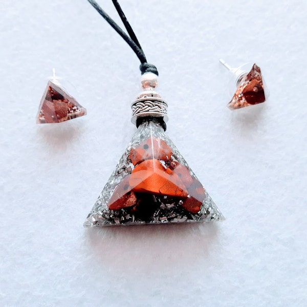 Orgone pendant in the shape of a triangular pyramid and matching earrings in shades of red and silver with aluminium and red jasper