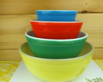 4-Bowl Pyrex Mixing Bowl Set, Primary Colors, Blue, Red, Green, Yellow, 1940s
