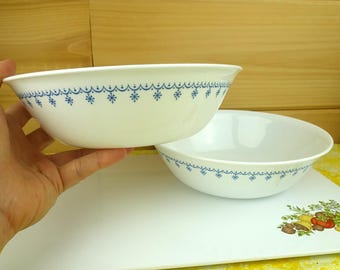 1 Corelle 8-1/2" Vegetable Serving Bowl, Snowflake Blue, 1970s