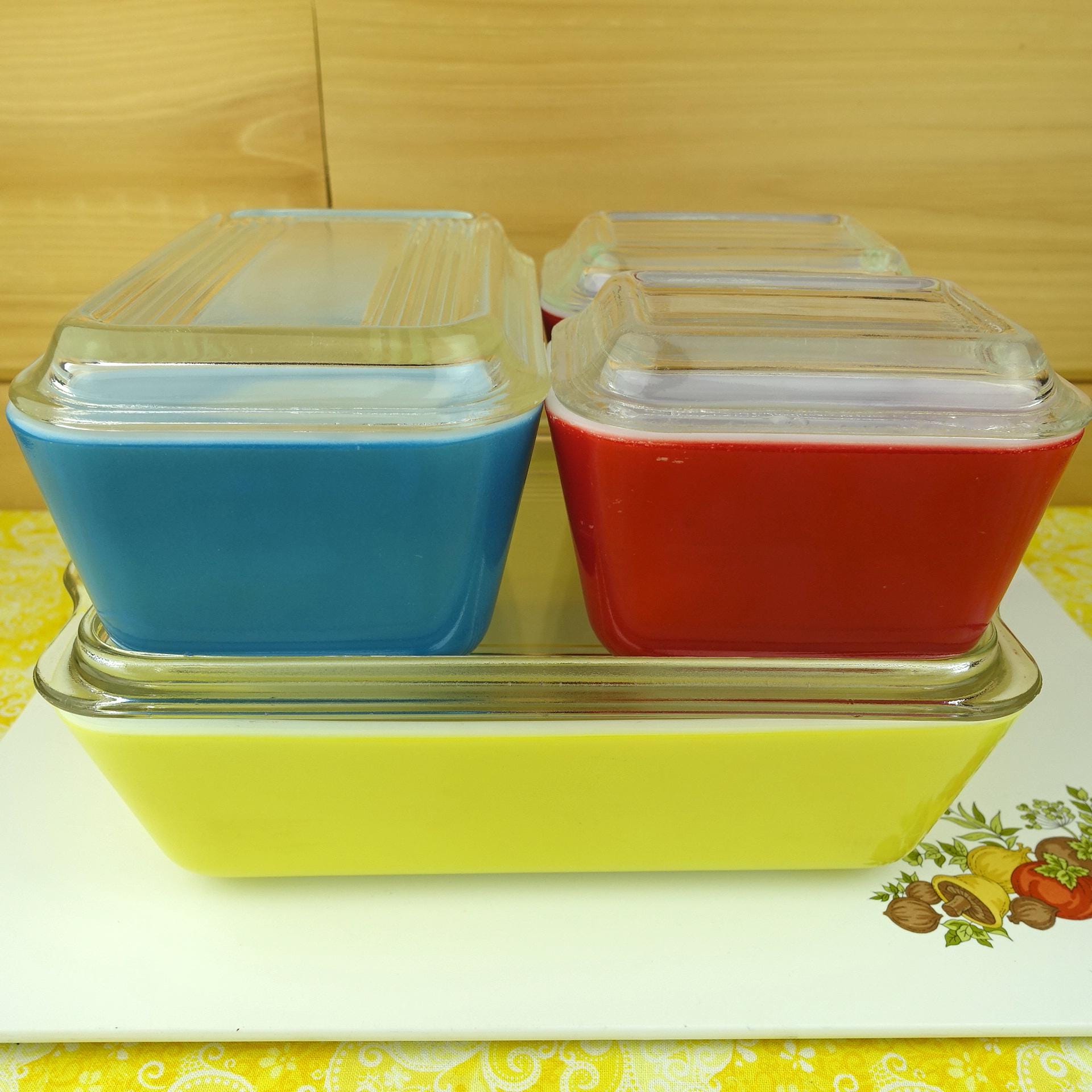 4-Dish Pyrex Refrigerator Set with 4 Glass Covers, Primary Colors
