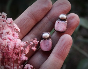 Boucles d’oreilles Pink Freshwater et Pink rhodonite Raw Copper Stud, Raw Copper Jewerly, Boho Earrings, Alternative earrings, Pink earrings