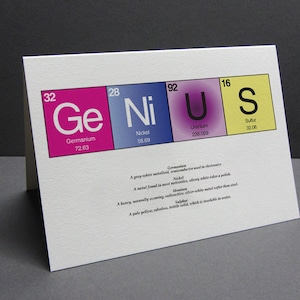 Tarjeta de felicitación con la tabla periódica - Genius