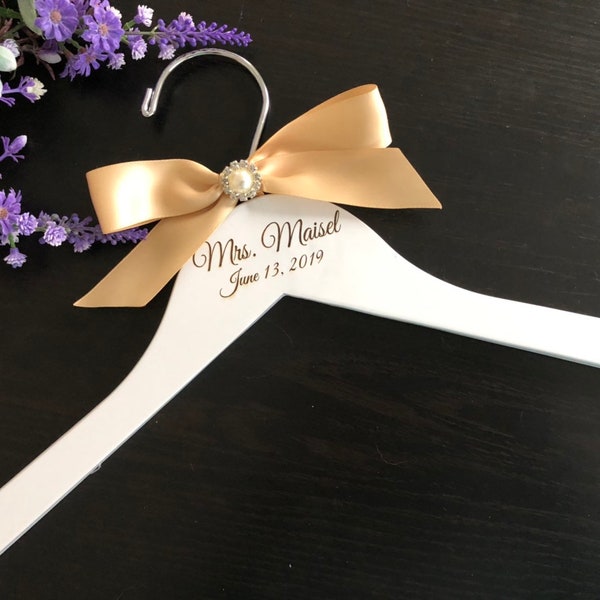 Personalized wedding hanger with date, Personalized bridal shower Gift, Custom Bridal Hanger, Mrs Hanger, Bachelorette Party, Gift for Bride