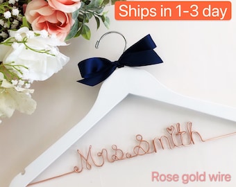 Rose gold wire hanger, Personalized Wedding hanger, custom wire hanger, bridal hanger, bride gift, custom hanger, wedding hanger, Mrs Hanger