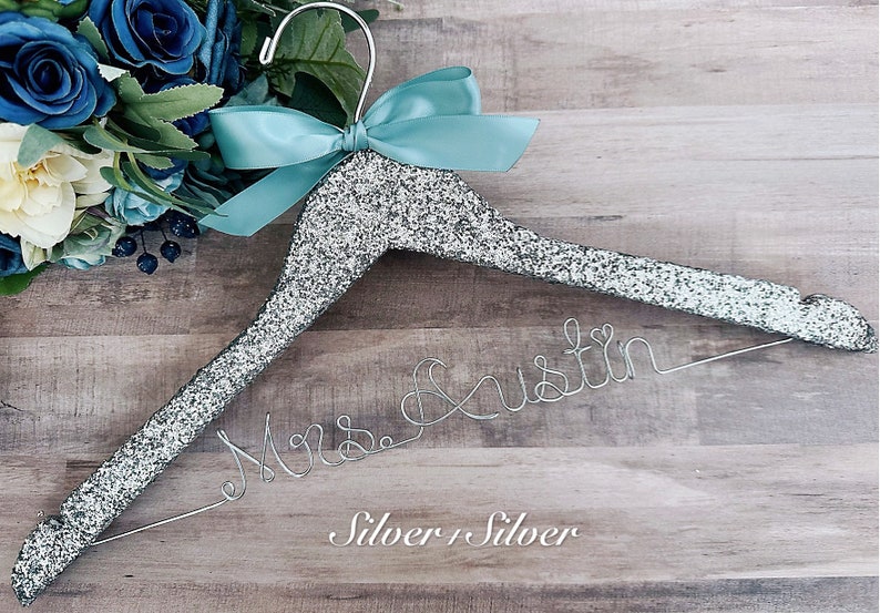 Glitter Custom Wedding Hanger, Bridal hanger, Personalized Wedding Hanger,Bride's Gift,Bridesmaid Hang,Mrs Hanger,wedding shower gift Bild 6