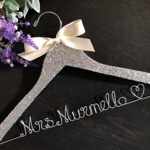 Cintre de mariée rose, or et argent paillettes, cintre de mariage personnalisé, cintre de mariage personnalisé, cadeau de douche nuptiale, Mme cintre