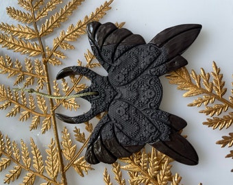 Mini scarabée porcelaine/décoration murale/gri-gri/ porte-bonheur/ bonne fortune