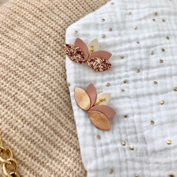 Broche poétique rose gold | bijou en cuir  | broche pétales de fleur pastel rose gold paillettes | Broche Cadeau témoin  | Cadeau Noël