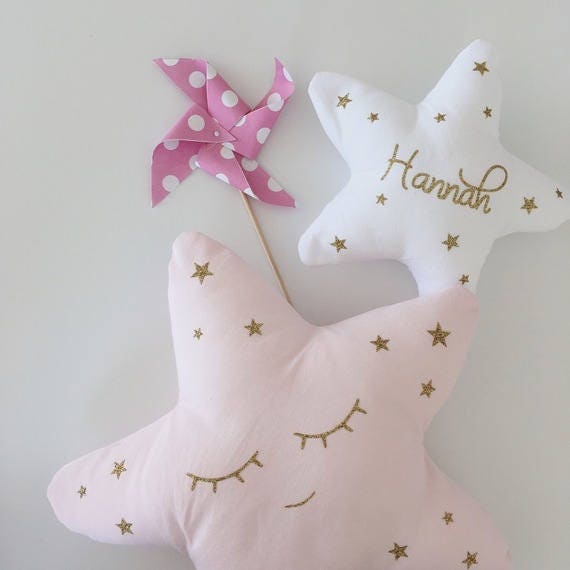 Décoration Chambre Enfant Personnalisable, 2 Coussins Doudou Etoiles, Rose Doré Scintillant, Cadeau 