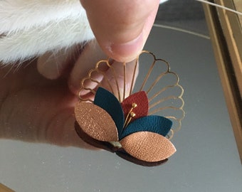 Broche poétique Paon  | broche en cuir  | bijou tendance |  cadeau anniversaire  | Cadeau remerciement  |  Cadeau Noël pour elle