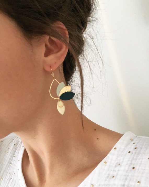 Boucles d oreilles boheme chic JASMINE bijoux minimaliste Bijou floral Bijoux Dore et bleu canard Cadeau Noel Bijou mariage Etsy France