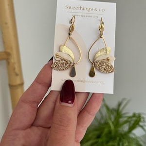 ISIS gold glitter earrings | floral jewelry wedding accessories | Wedding witness gifts | Trendy Christmas gift for women |