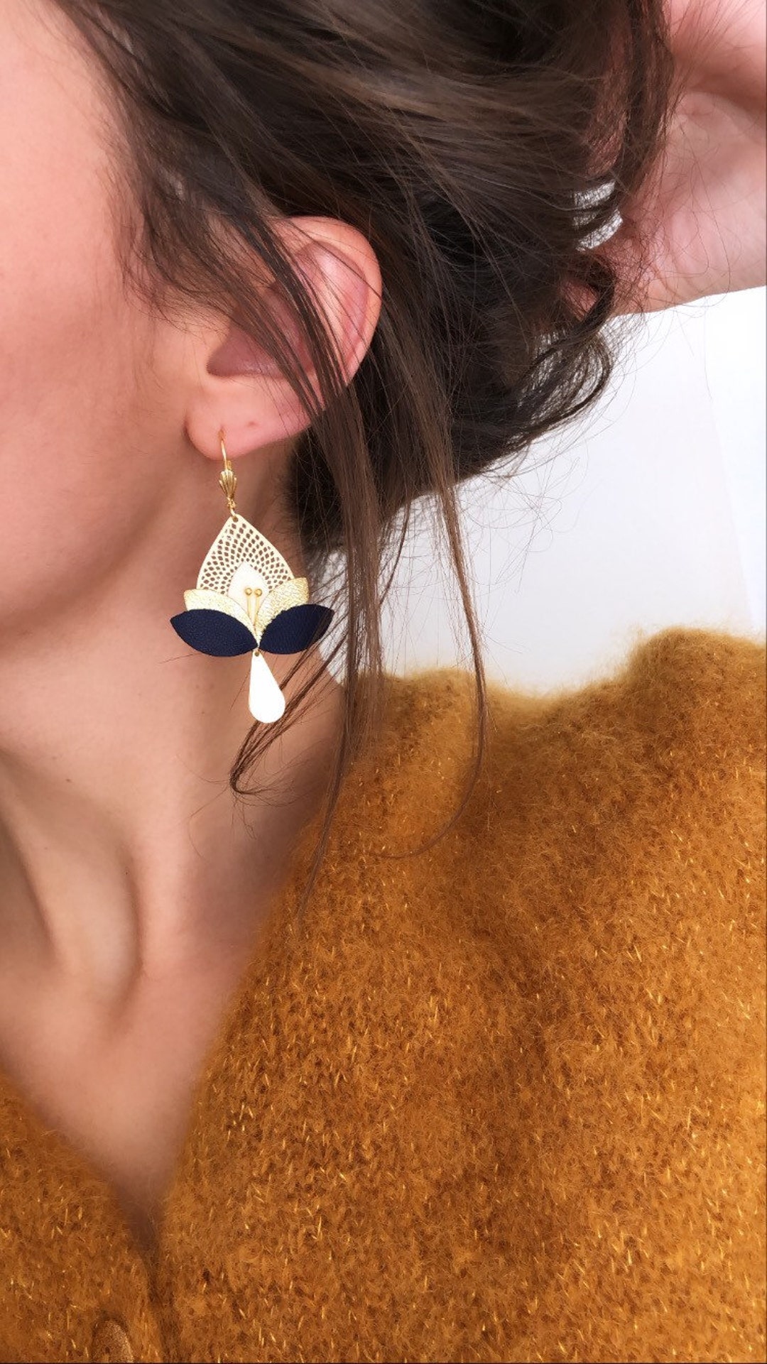 dosis Bij wet door elkaar haspelen Dames trendy oorbellen I Amalia marineblauwe en gouden - Etsy België dosis Bij wet door elkaar haspelen Dames trendy oorbellen I Amalia marineblauwe en gouden - Etsy België