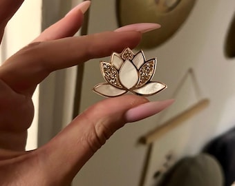 Broche lotus sacré poétique | broche élégant rose gold | Cadeau anniversaire tendance femme | Cadeau fête mère  | Cadeau porte bonheur