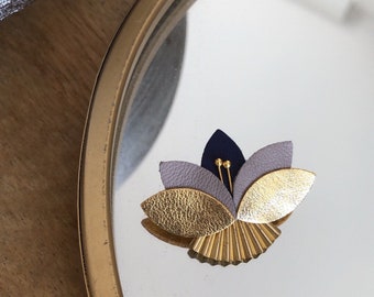 Broche poétique doré | bijou en cuir  | broche pétales de fleur  | Broche Cadeau témoin | Cadeau remerciement maîtresse | Cadeau Noel Femme