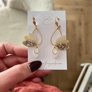 Gold, off-white wedding earrings | Boho chic floral wedding jewelry | Gold Glitter Wedding | customizable poetic jewel