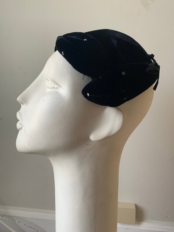 1950’s Vintage Black Velvet Casque Hat | Vintage W