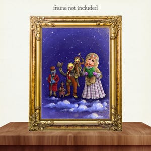 Puede incluir: Una impresión enmarcada con personajes de los Muppets en una escena invernal. Miss Piggy lee un libro, rodeada de Kermit la Rana y otros Muppets. El marco dorado y ornamentado rodea la obra de arte, con el texto "frame not included" en la parte superior.